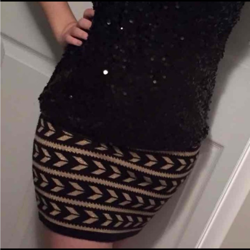 Black and gold mini skirt